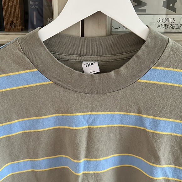 Aritzia TNA long sleeve cropped shirt Large - Picture 2 of 3